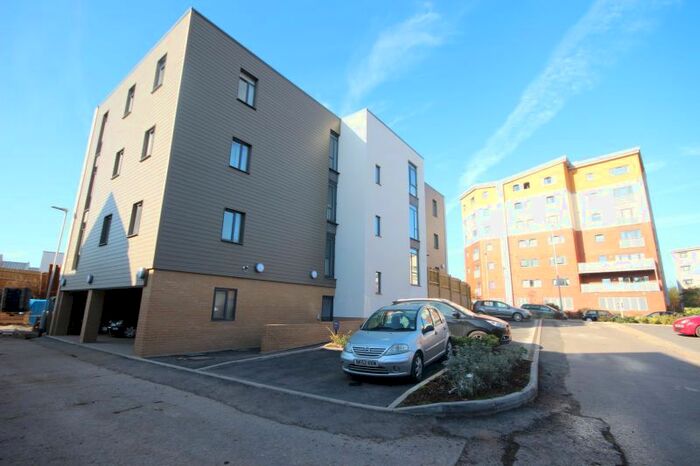 2 Bedroom Flat To Rent In Firepool Crescent, Taunton, TA1