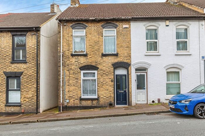 3 Bedroom End Terrace House For Sale In Pagitt Street, Chatham, ME4
