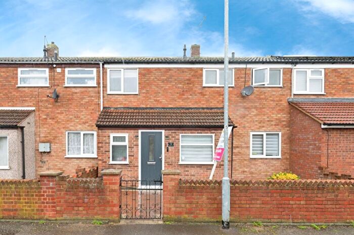 3 Bedroom Terraced House For Sale In Chesterton Way, Tilbury, RM18