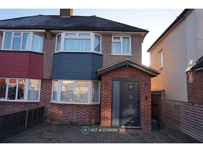 3 Bedroom Semi Detached House To Rent In Pembury Avenue, Worcester Park, KT4