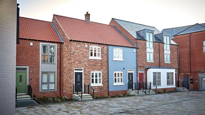 3 Bedroom End Of Terrace House To Rent In Scotts Square, Hull, HU1