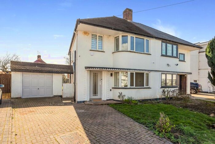 3 Bedroom Semi-Detached House To Rent In Meadow Hill, New Malden, KT3