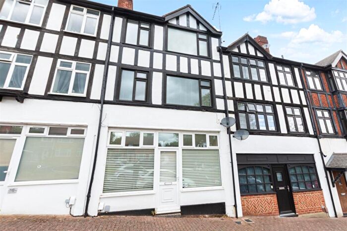 2 Bedroom Apartment For Sale In Cleave Avenue, Orpington, BR6