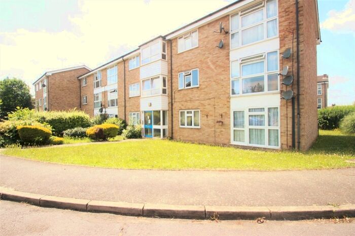 2 Bedroom Flat To Rent In Apsley Close Harrow, Middlesex, HA2