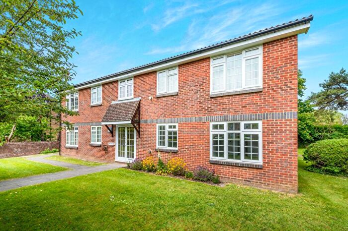 1 Bedroom Apartment To Rent In Abbotsbury Court, Kings Road, RH13