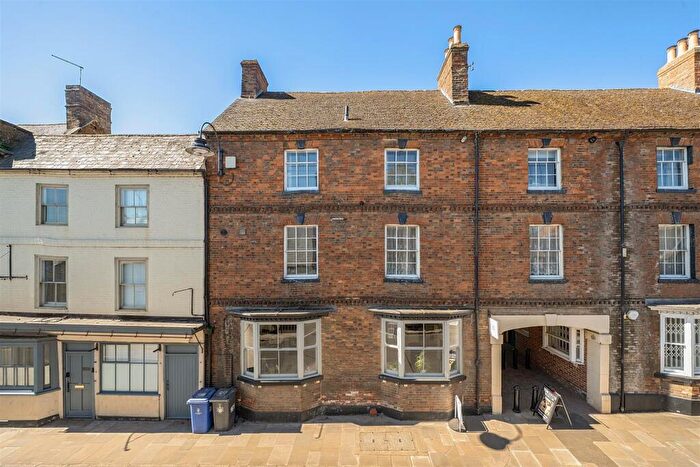 1 Bedroom Apartment For Sale In White Horse Yard, Towcester, NN12