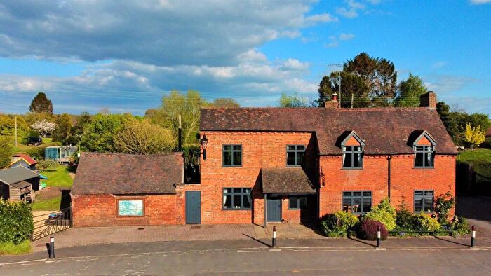 4 Bedroom Detached House For Sale In Worcester Road, Harvington, Kidderminster, DY10