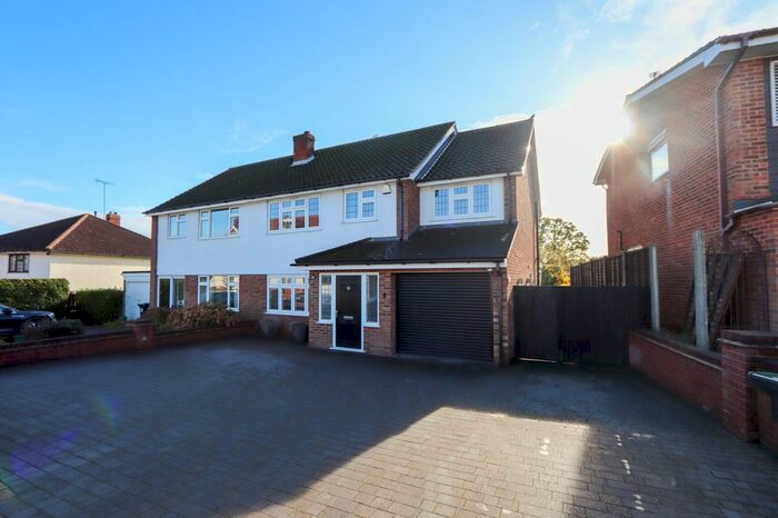 4 Bedroom Semi-Detached House To Rent In Ivy Chimneys, Epping, CM16