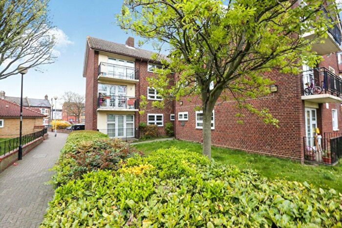 1 Bedroom Flat For Sale In Memorial Avenue, London, E15