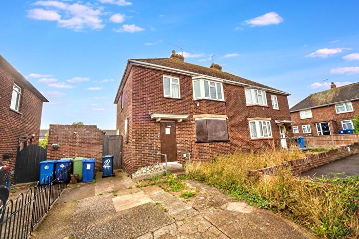 3 Bedroom Semi Detached House For Sale In Swale Avenue, Queenborough, Kent, ME11