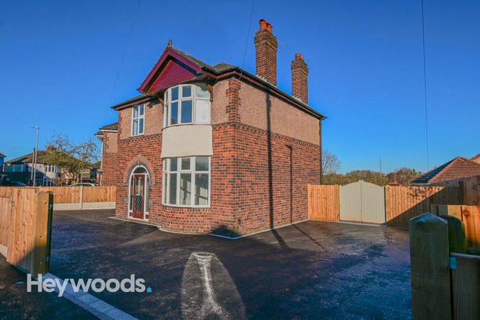 3 Bedroom Detached House To Rent In Grove Avenue, Heron Cross, Stoke On Trent, ST4