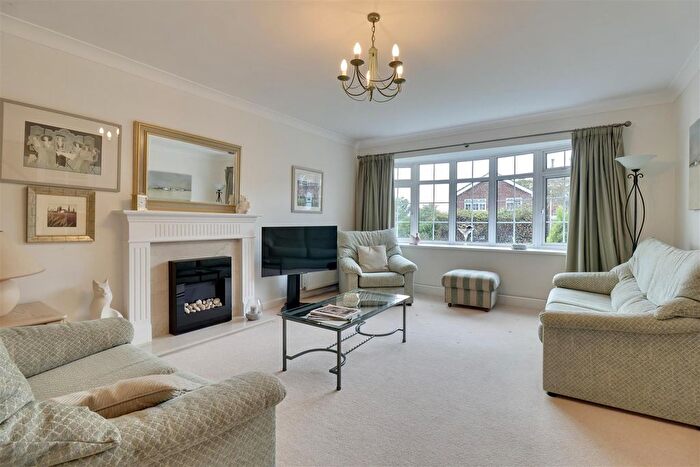 3 Bedroom Detached House For Sale In Pallant Gardens, Fareham, Hampshire, PO16