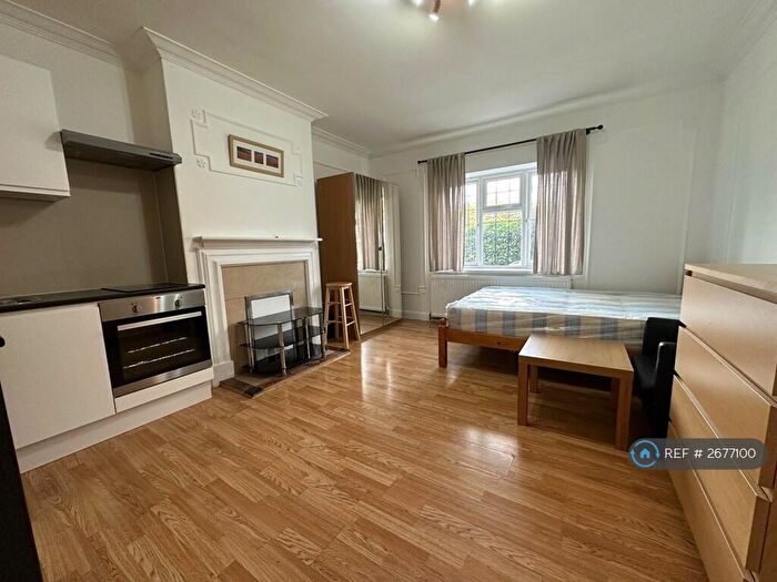 Studio To Rent In Wendover Court, London, NW2