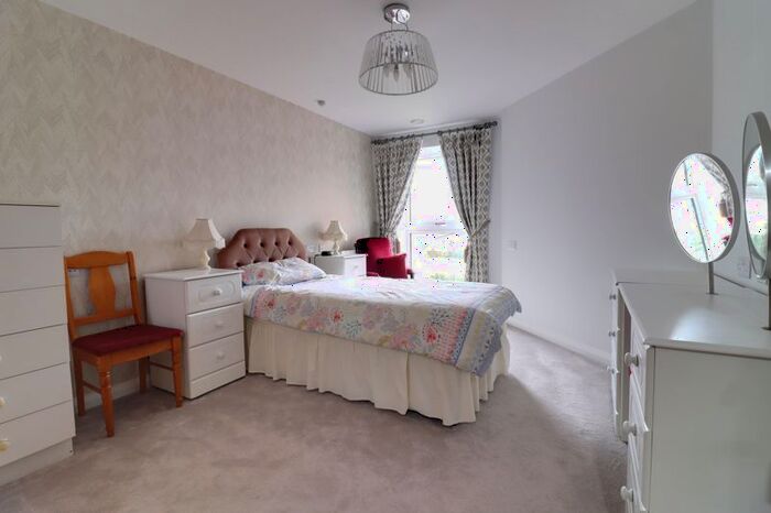 1 Bedroom Flat For Sale In Deans Park Court, Kingsway, Stafford, ST16