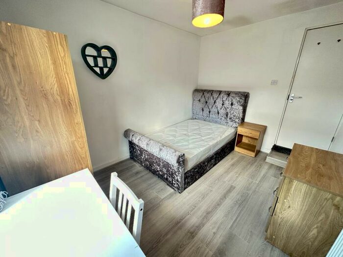 4 Bedroom Terraced House To Rent In Malden Rd, Kensington, L6