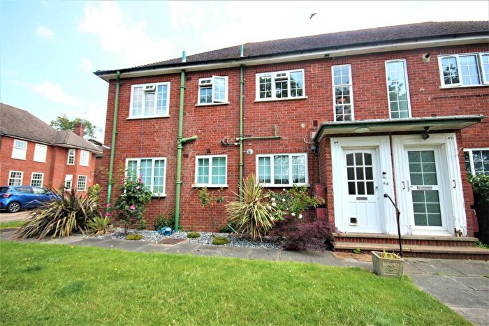 2 Bedroom Maisonette To Rent In Belmont Close, Cockfosters, EN4