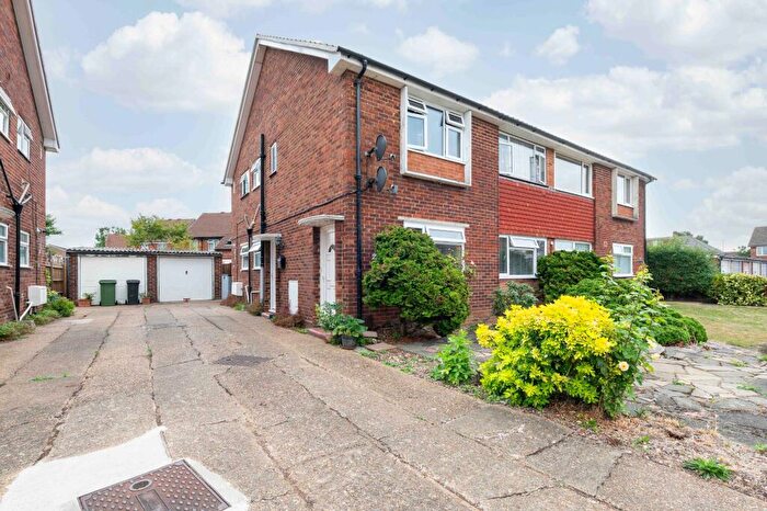 2 Bedroom Maisonette For Sale In Lavender Road, West Ewell, Epsom, KT19