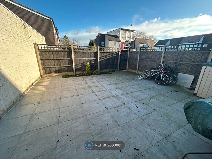 3 Bedroom Semi-Detached House To Rent In Millson Close, London, N20