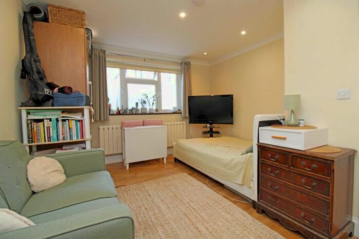 Studio To Rent In High Street, London, W3