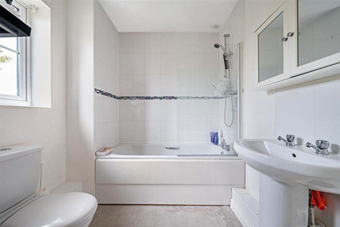 2 Bedroom Detached House For Sale In Anson Avenue, Calne, SN11