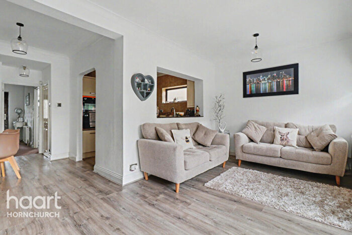 3 Bedroom Detached House For Sale In Candover Road, Hornchurch, RM12