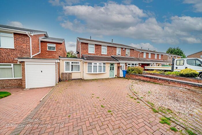 4 Bedroom Semi-detached House For Sale In Viscount Road, Burntwood, WS7