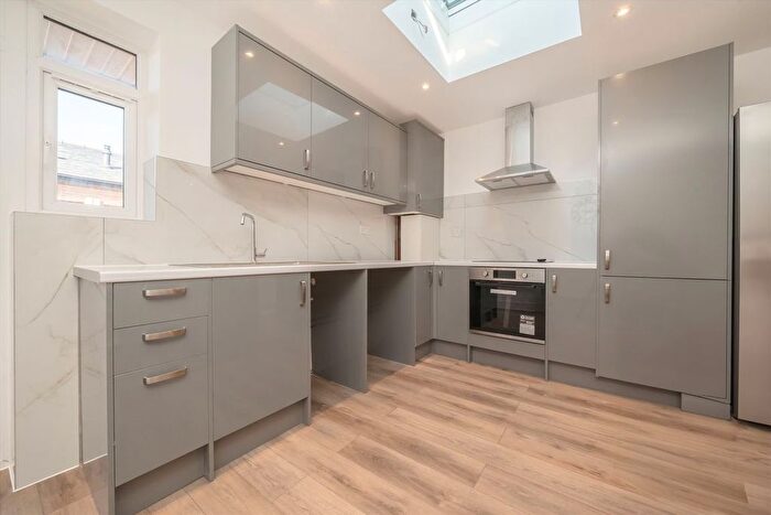1 Bedroom Flat To Rent In Costons Lane, Greenford, UB6