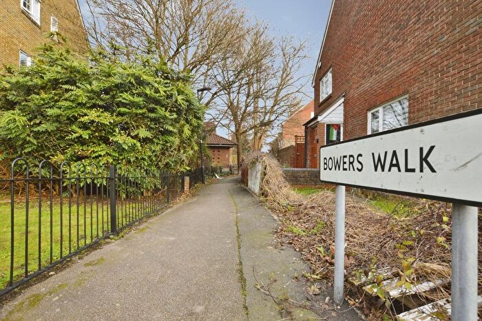 3 Bedroom Maisonette For Sale In Bowers Walk, London, E6