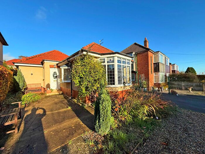 2 Bedroom Detached Bungalow For Sale In Harewood Avenue, Scarborough, YO12