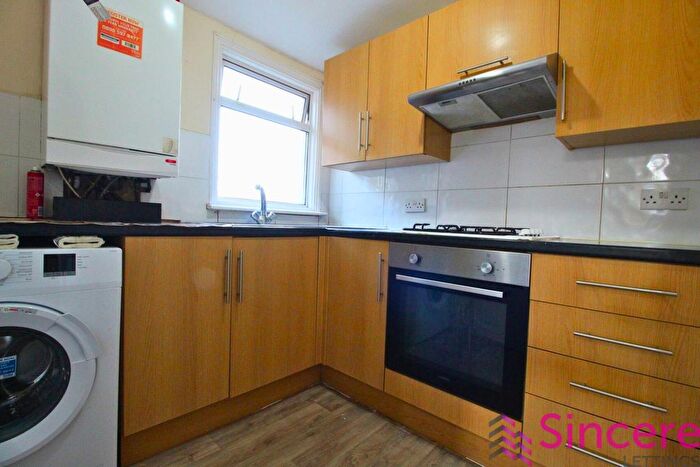 2 Bedroom Flat To Rent In Cann Hall Road, Leytonstone, E11