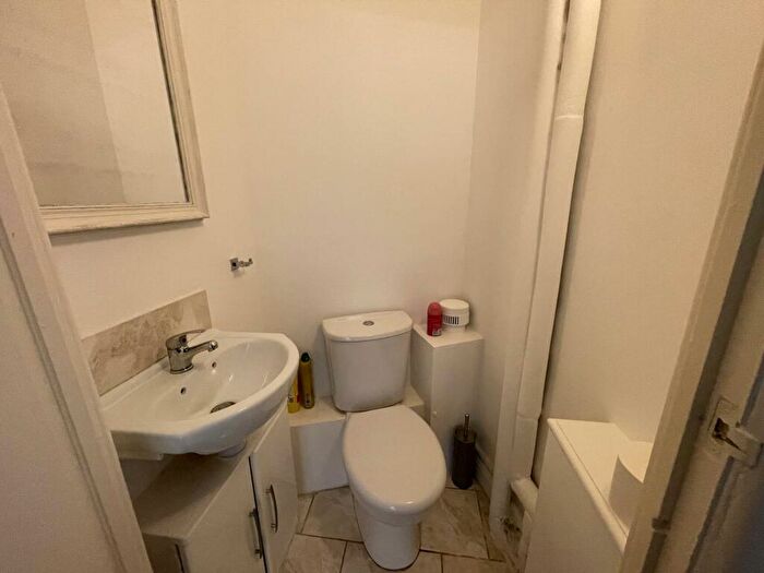 2 Bedroom Apartment To Rent In West Cliff, Bournemouth, BH4