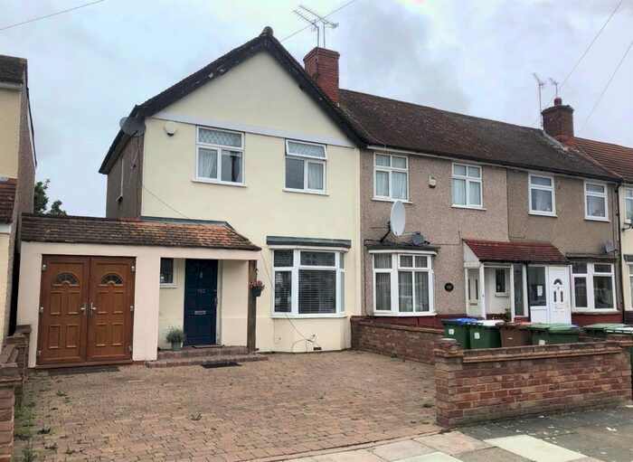 3 Bedroom Property To Rent In Montrose Avenue, Welling DA16