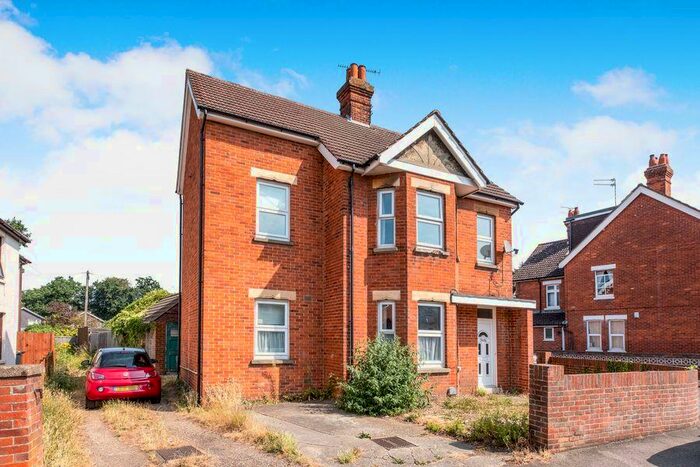 1 Bedroom Apartment To Rent In Gordon Avenue, Camberley, GU15