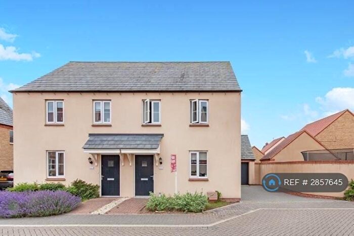 3 Bedroom Semi Detached House To Rent In Plumpton Road, Bicester, OX26