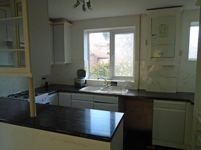 3 Bedroom Semi-Detached House To Rent In Valley Road, BN41