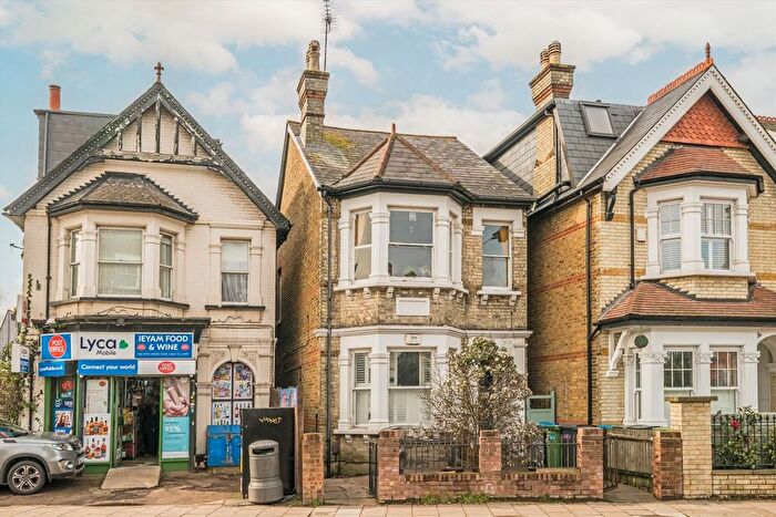 3 Bedroom Flat To Rent In Richmond Road, Kingston Upon Thames, KT2