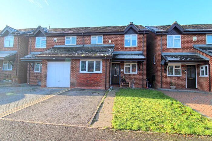 4 Bedroom Semi Detached House For Sale In Tameton Close, Wigmore, Luton, Bedfordshire, LU2