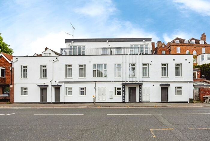 1 Bedroom Flat For Sale In Millbrook, Guildford, Surrey, GU1