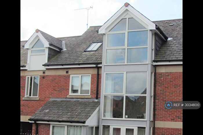 2 Bedroom Flat To Rent In Garden Court, Ashton-On-Ribble, Preston, PR2