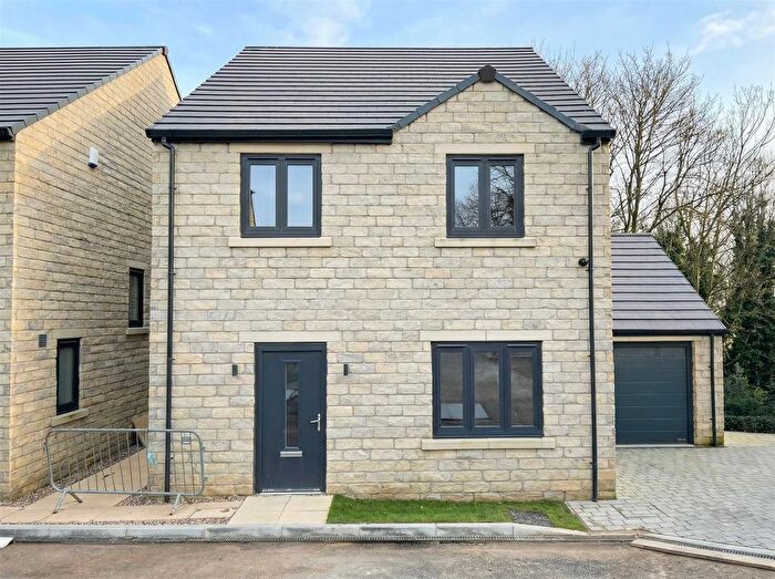 4 Bedroom Detached House To Rent In Headland Lane, Earlsheaton, WF12