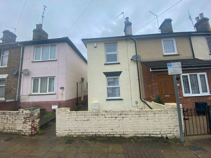 2 Bedroom End Of Terrace House To Rent In Trafalgar Street, Kent, ME7
