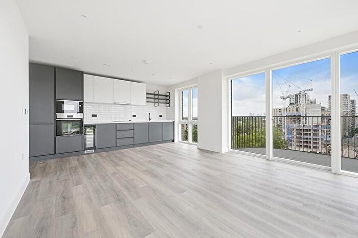 3 Bedroom Flat To Rent In Cairncross House, Kidbrooke Village, SE3