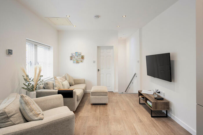 2 Bedroom End Of Terrace House To Rent In Tyndalls Park Road, BS8