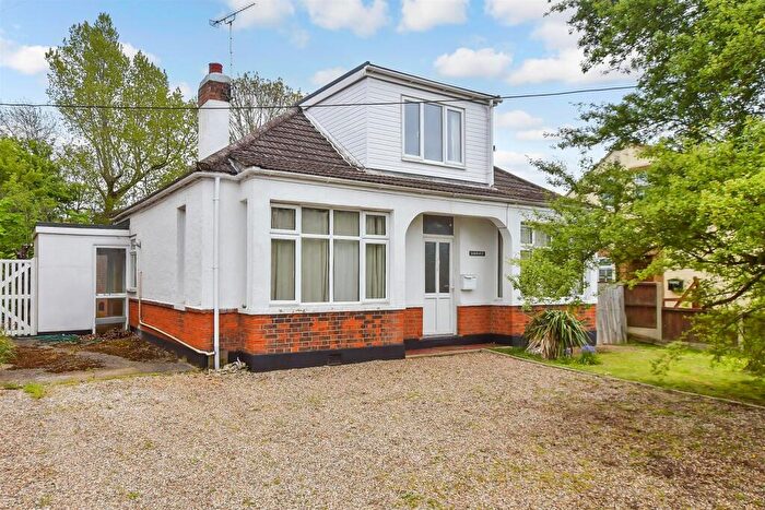 4 Bedroom Chalet For Sale In Oak Avenue, Crays Hill, Billericay, Essex, CM11