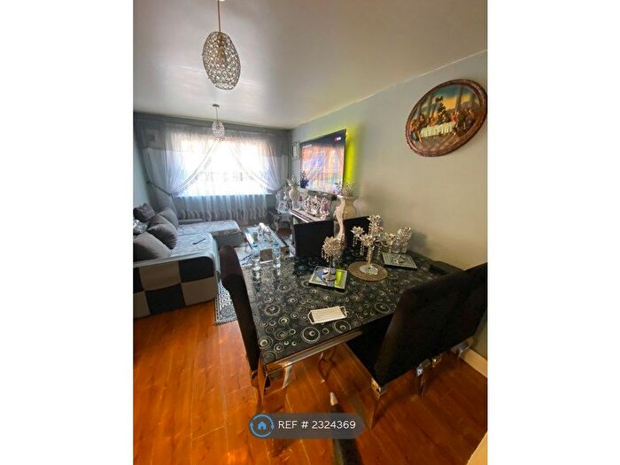 2 Bedroom Flat To Rent In Dunnock Close, London, N9