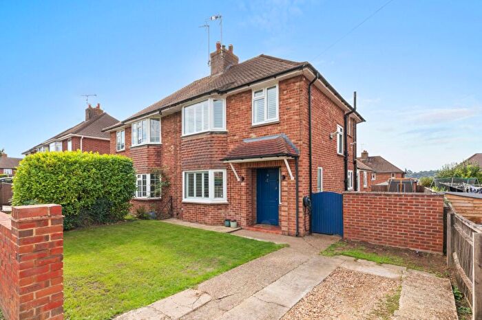 3 Bedroom Semi-Detached House For Sale In Evenlode Road, Bourne End, SL8