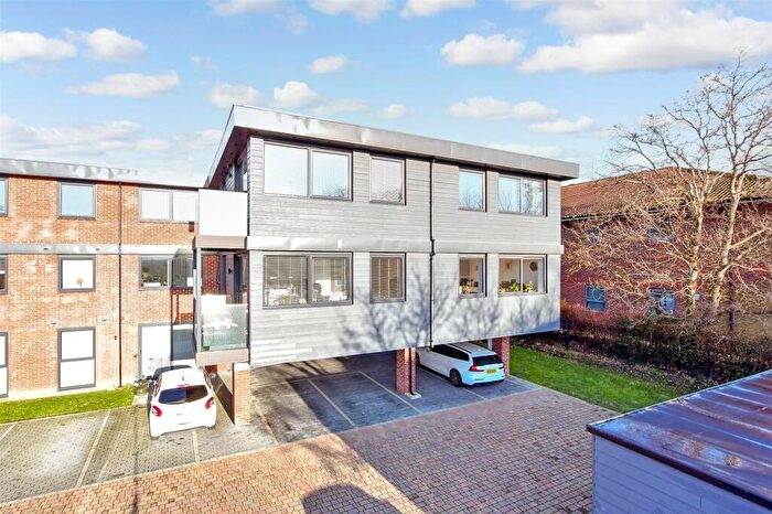 1 Bedroom Apartment For Sale In Leigh Road, Havant, Hampshire, PO9