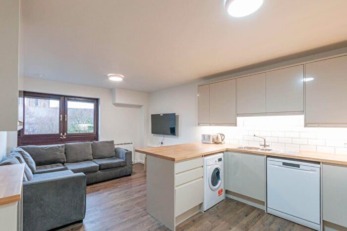 4 Bedroom Flat To Rent In L West Bryson Road, Edinburgh, EH11