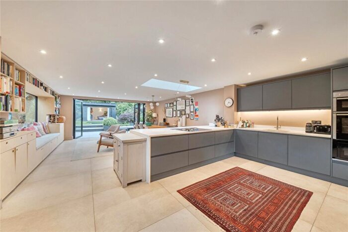 4 Bedroom Semi-Detached House For Sale In George Crescent, London, N10