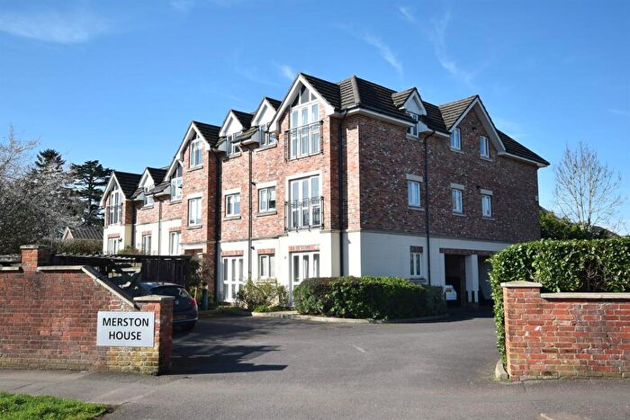 2 Bedroom Apartment For Sale In Emmer Green, Reading, RG4
